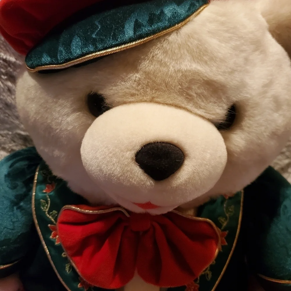 Snowflake Teddy Bear 2001 White Boy Red Green Velvet Holiday Outfit with Bow Tie